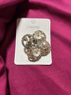 Lixiang Floral Crystal and Pearl Cluster Brooch Pin